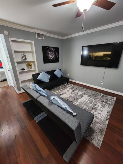 Blue Shark *E4* @ Midtown Comfortable 1Br King Apartment Houston Exterior photo