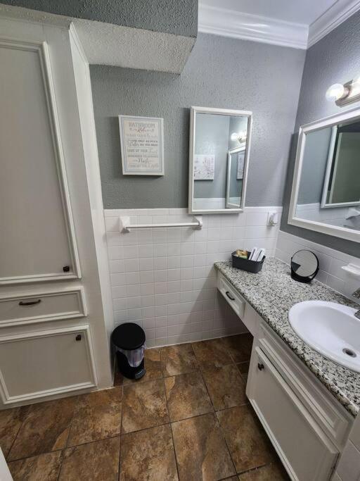 Blue Shark *E4* @ Midtown Comfortable 1Br King Apartment Houston Exterior photo